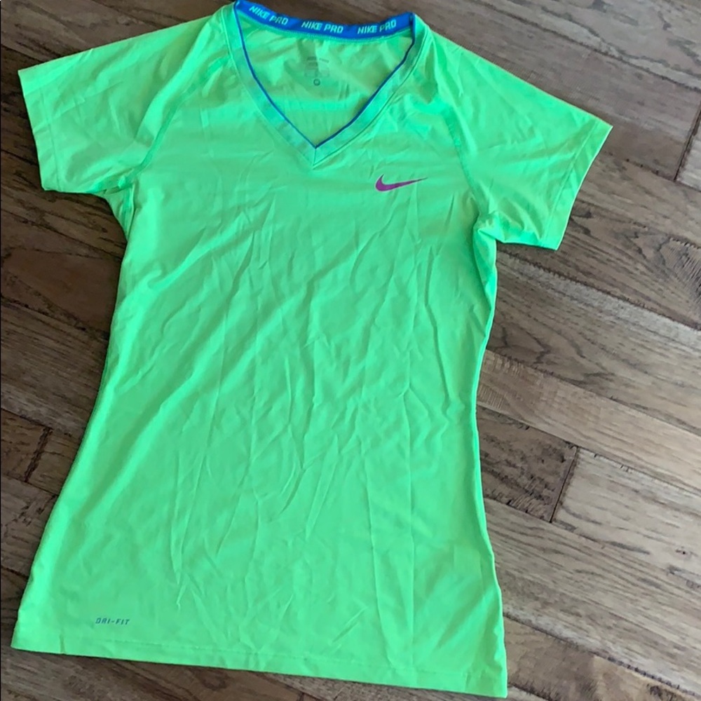Nike pro tshirt NWOT! Medium